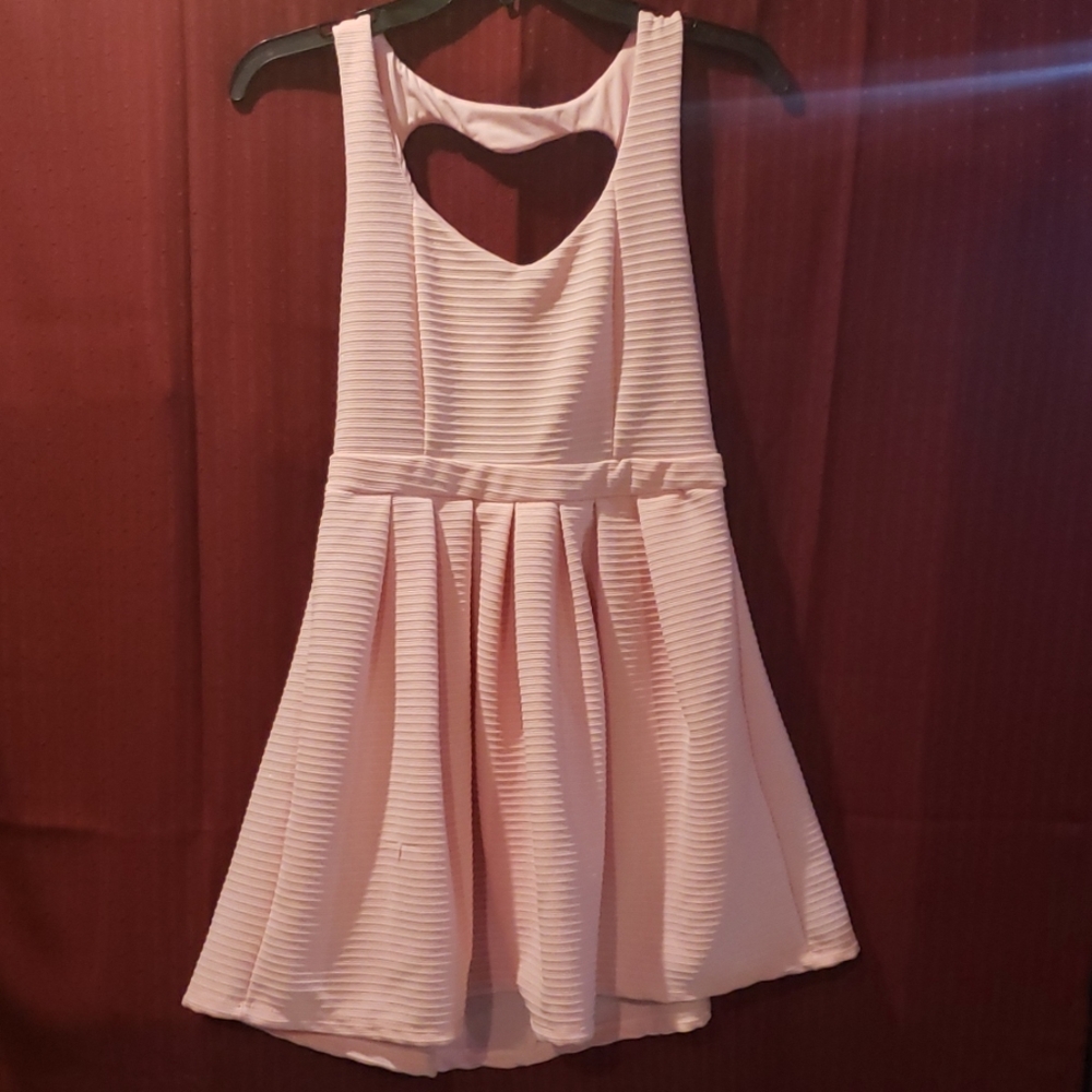 Cute peach babydoll dress heart cutout back Large